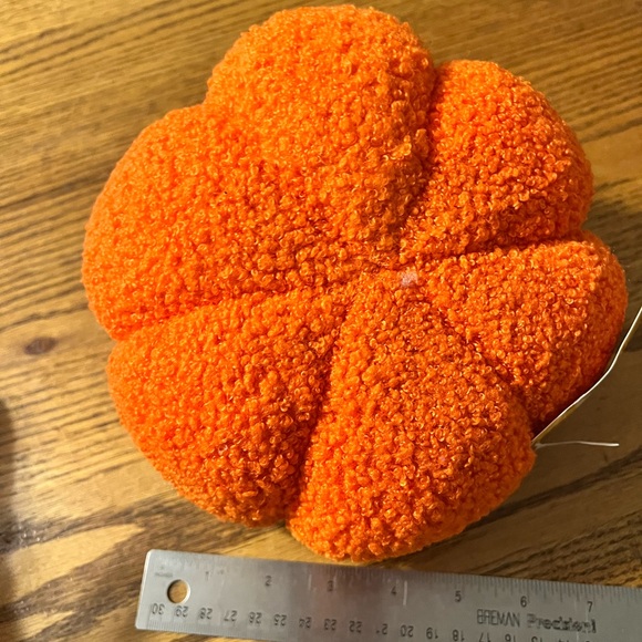 Halloween decorations walking animated hand & pumpkin - Picture 9 of 13